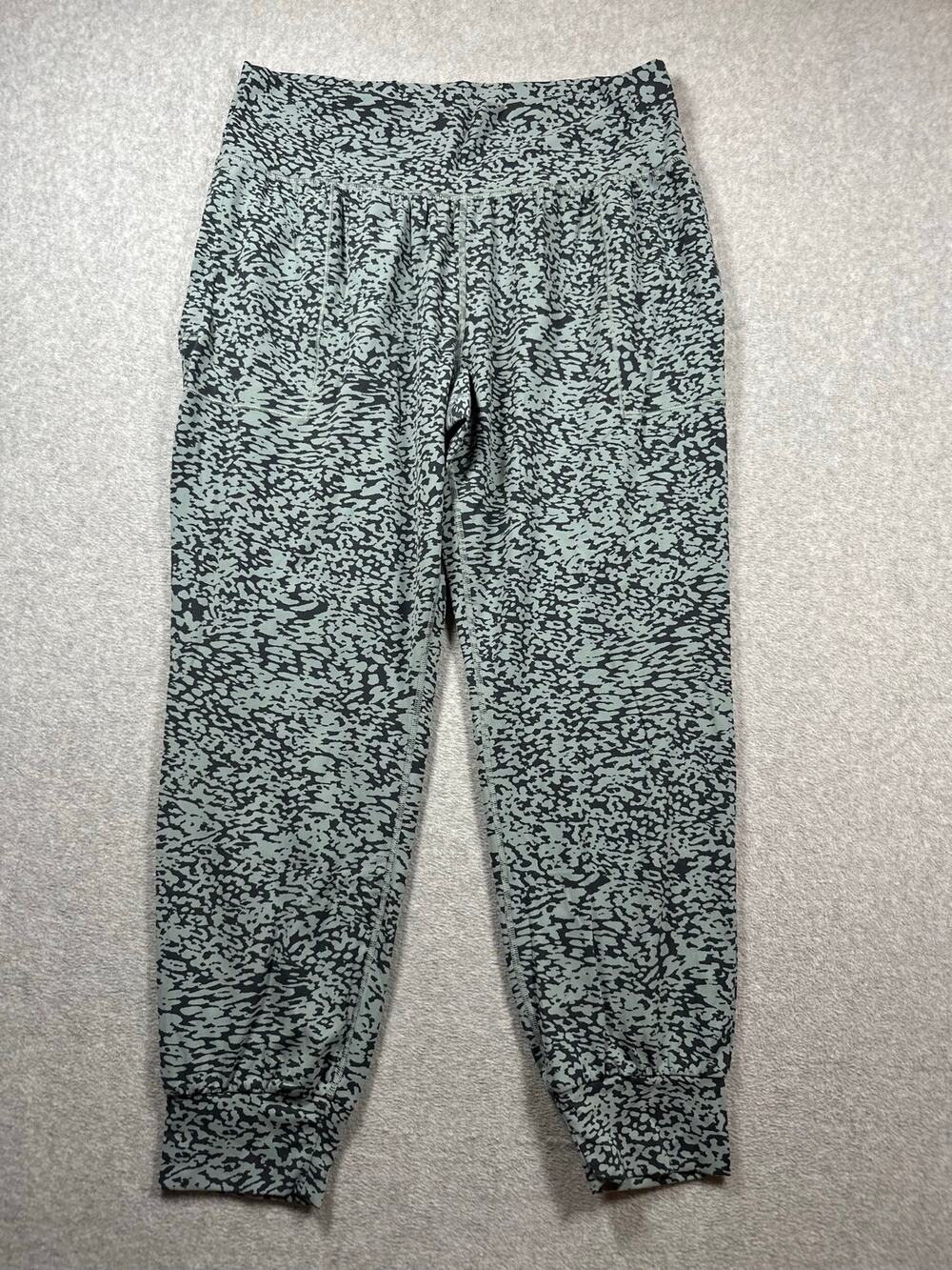 Athleta Salutation Joggers Women's Size XL Gray Ocelot Spot Print Side Pockets